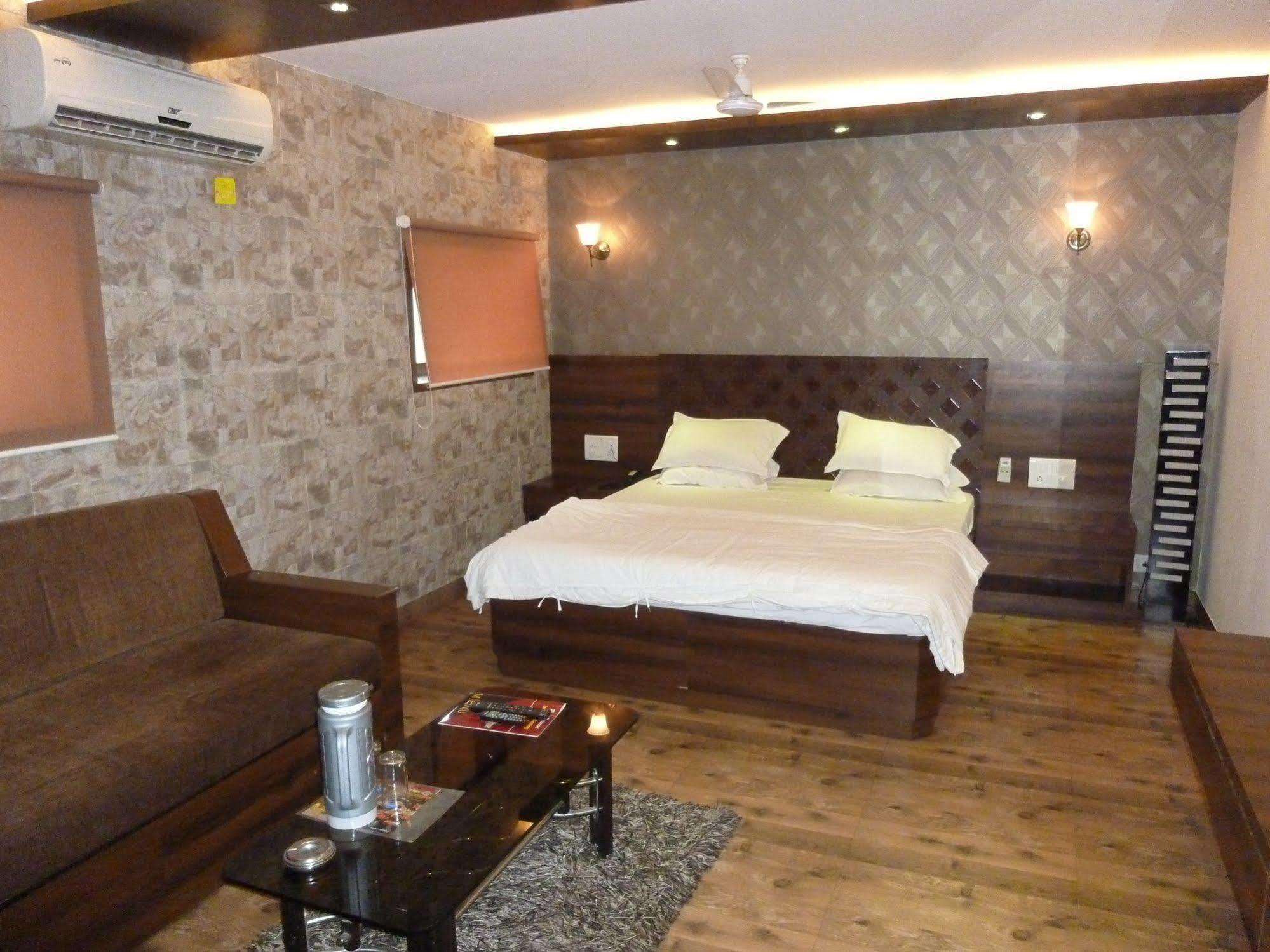 Hotel Regal Palace Bombay Extérieur photo