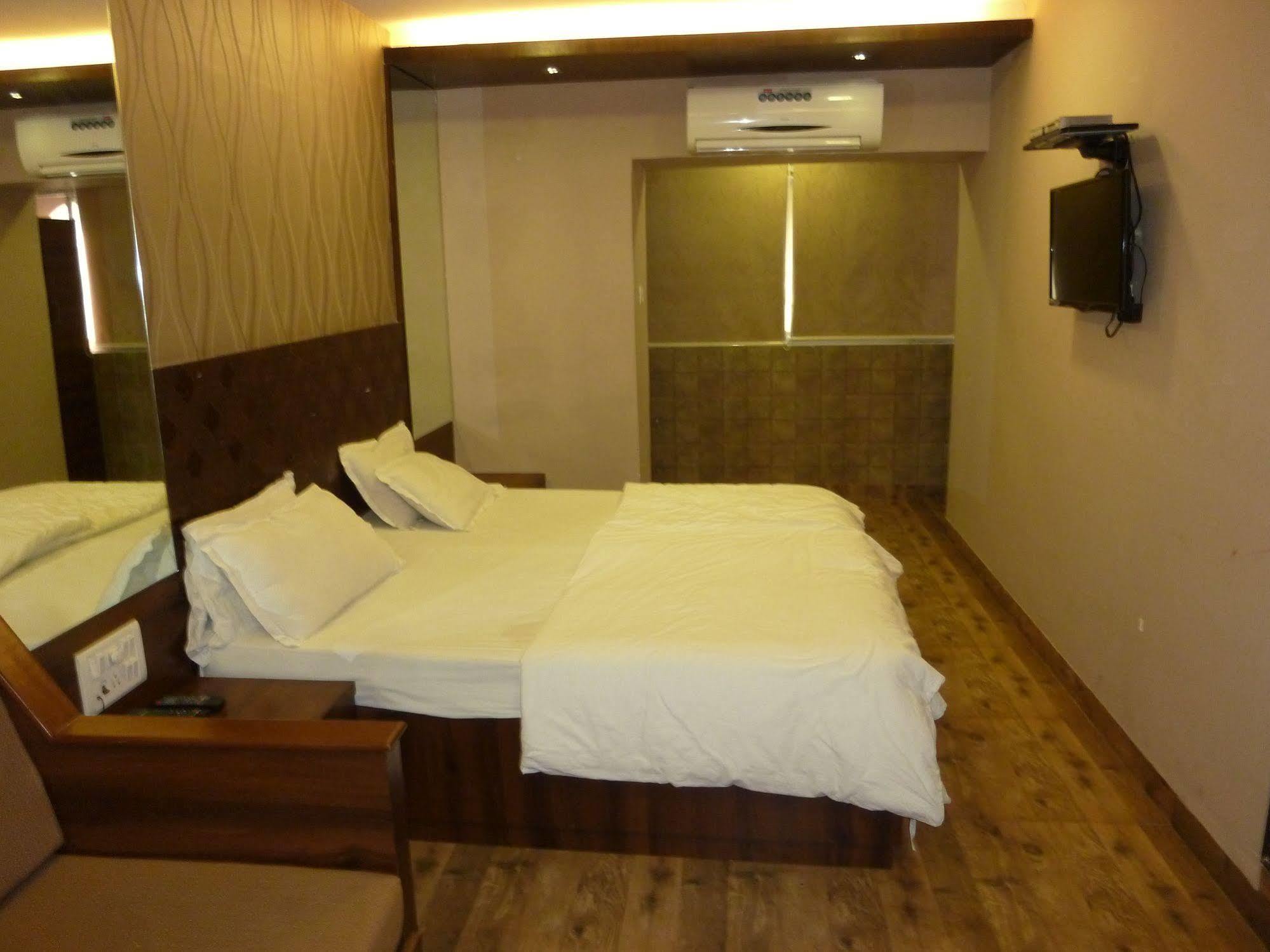 Hotel Regal Palace Bombay Extérieur photo