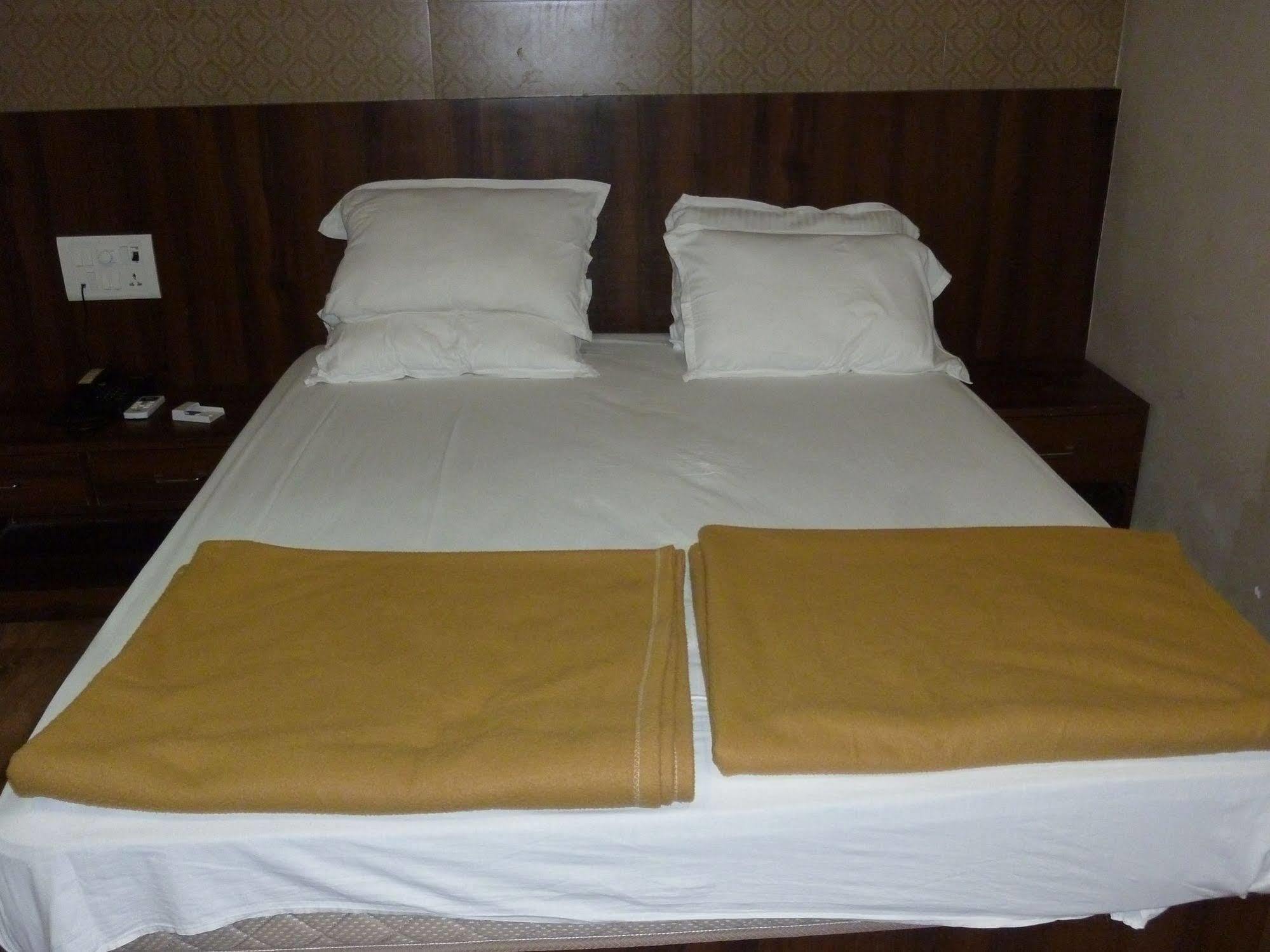 Hotel Regal Palace Bombay Extérieur photo