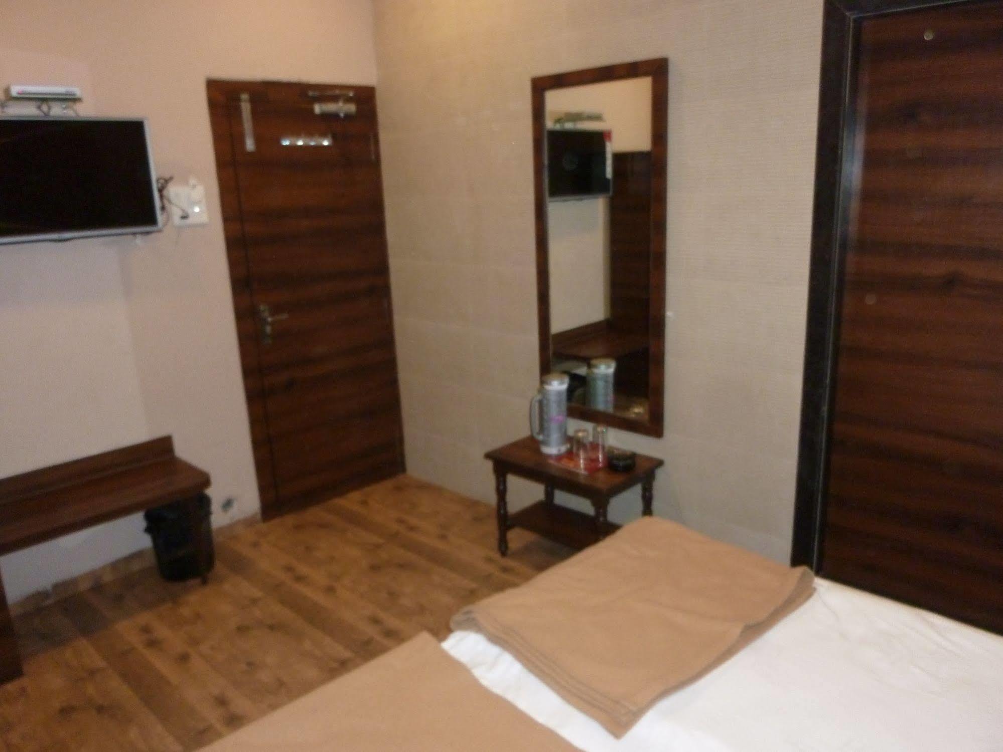 Hotel Regal Palace Bombay Extérieur photo