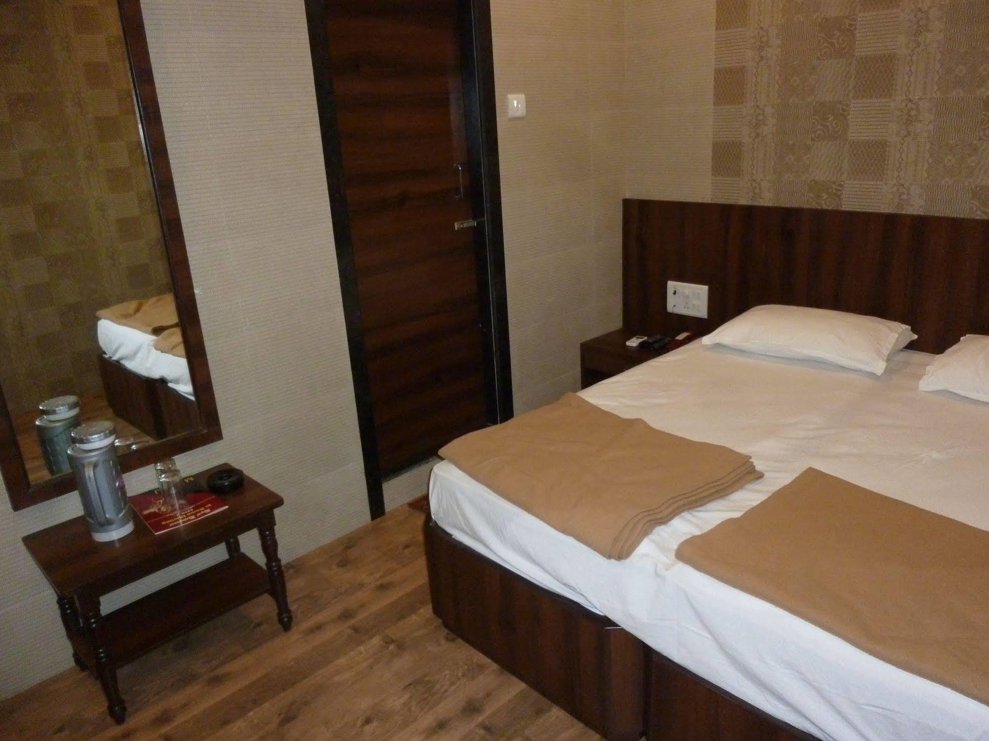 Hotel Regal Palace Bombay Extérieur photo